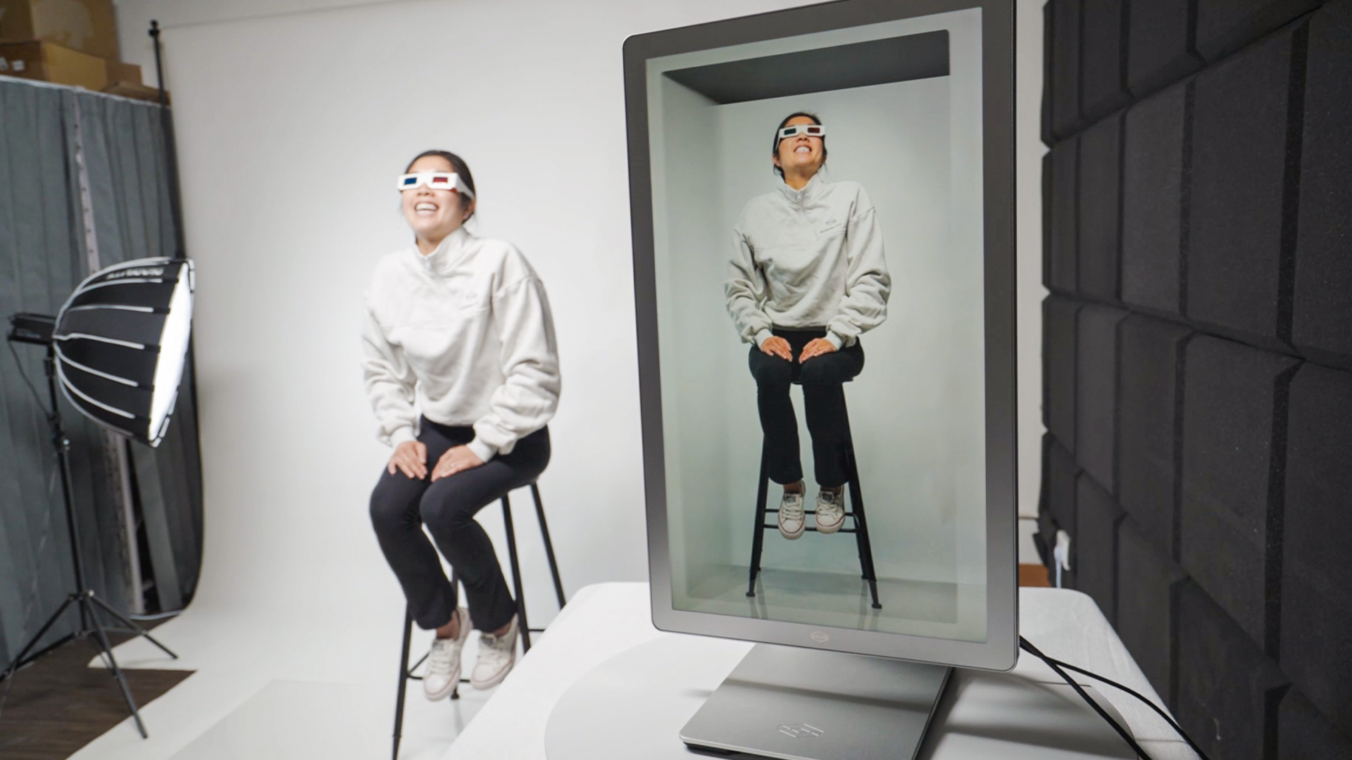 Looking Glass holographic display showing a lifelike 3D portrait capture